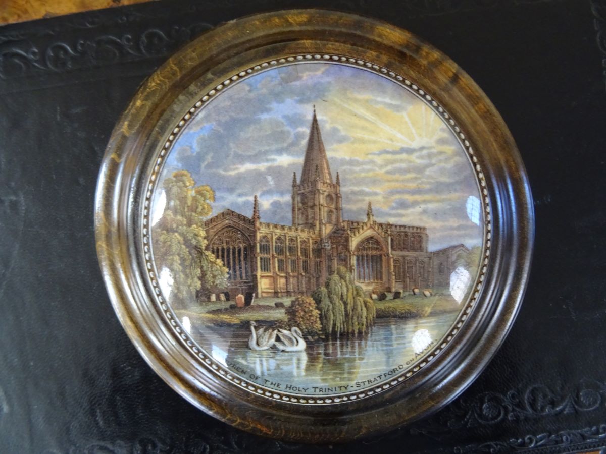 Prattware pot lid of Church of Holy Trinity, Stratford on Avon